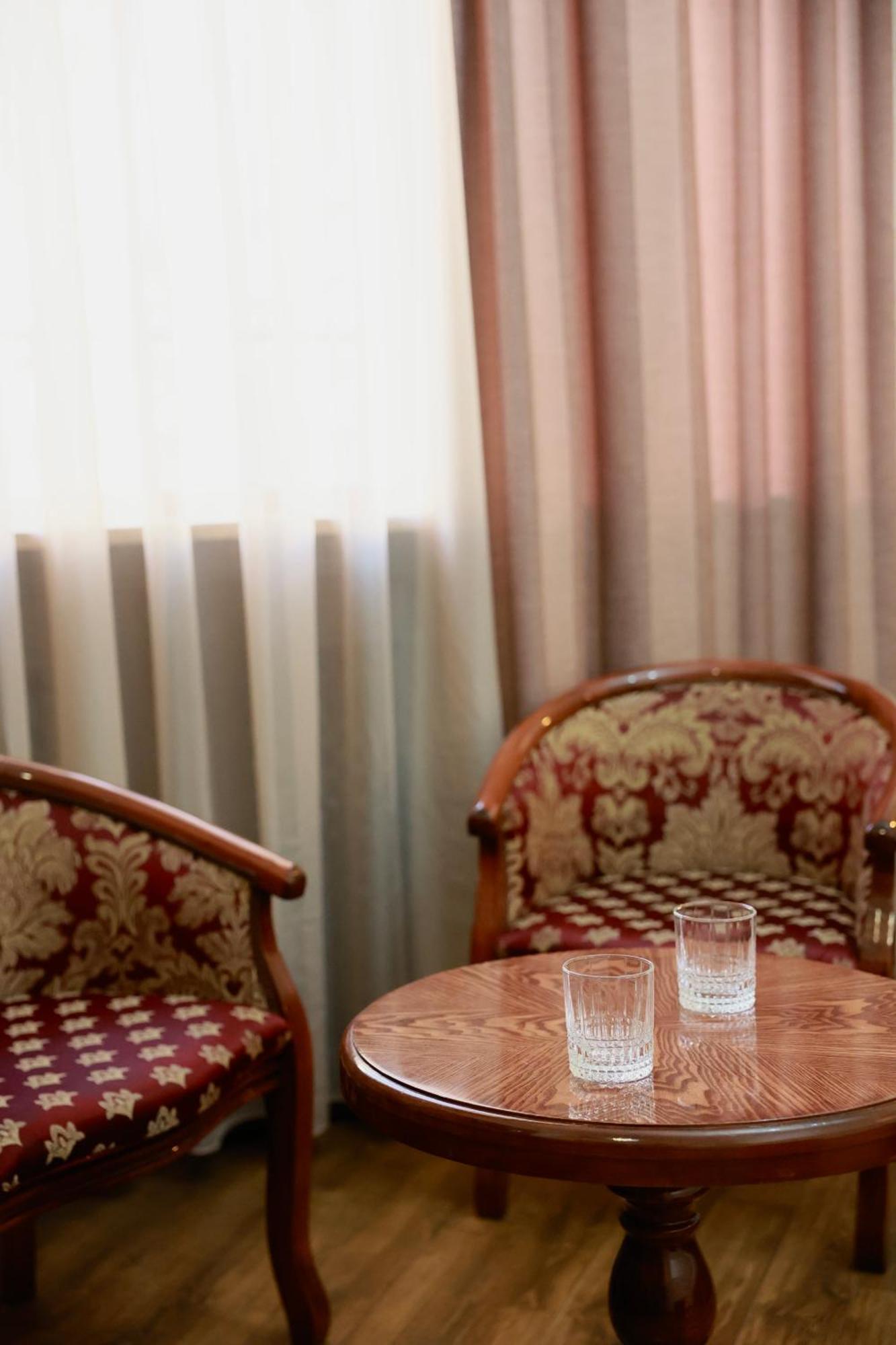 Royal Renaissance Hotel Yerevan Room photo